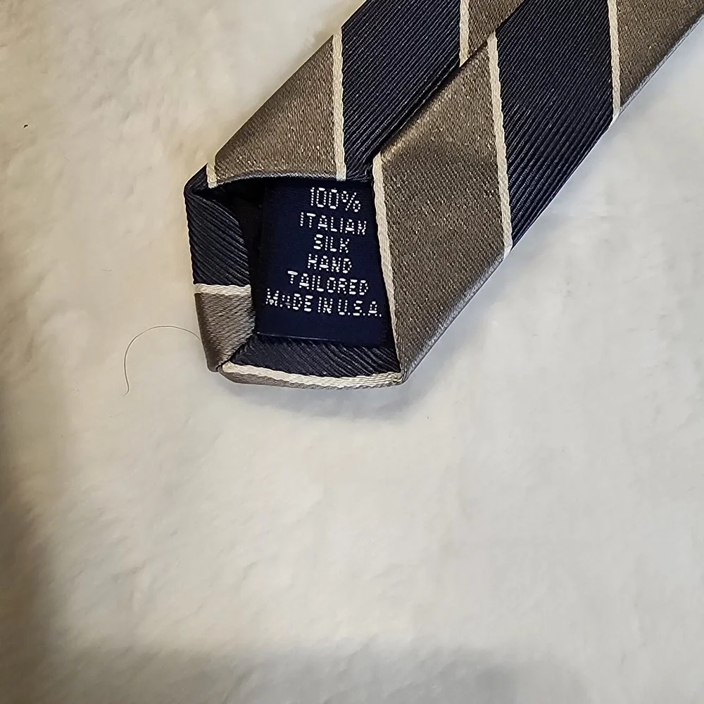 Paul Fredrick Men's Silk Tie 100% Italian Silk Silver Blue Stripe Made In USA